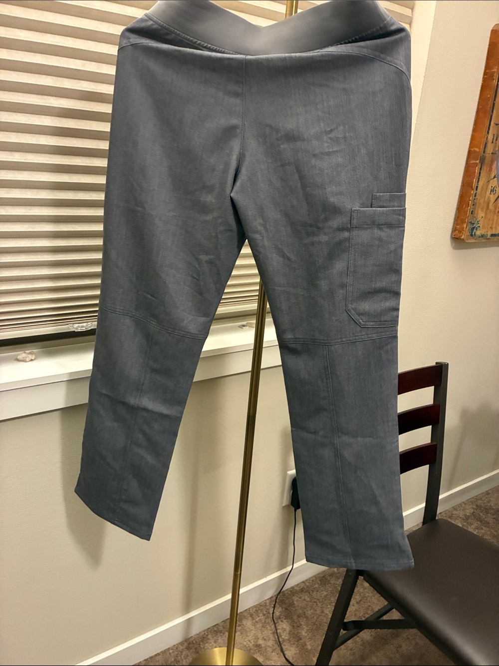 Women’s Figs Kade Cargo straight leg. Extra small short.